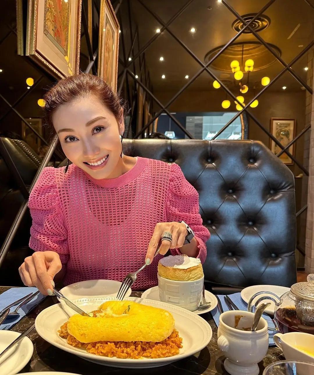 李嘉欣|李嘉欣晒老公视角美照，52岁仍靓丽，为何老牌女星她颜值最受青睐