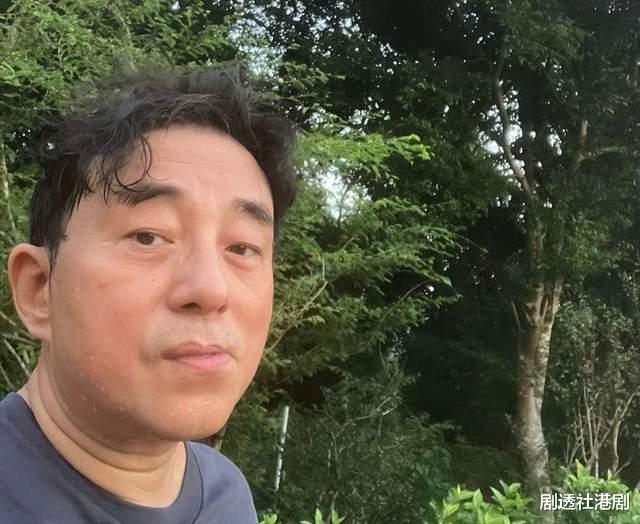 吕方|香港知名歌手宣布复出!明年出山开演唱会,娶富婆妻子老来得女