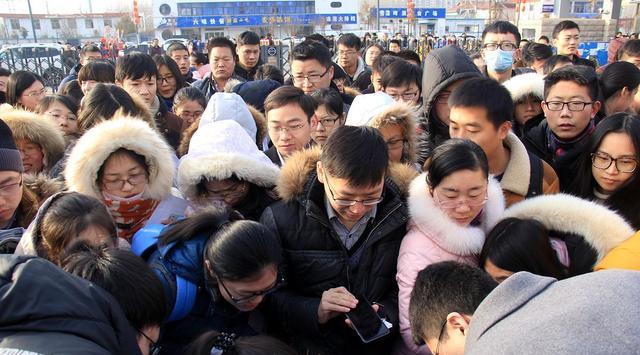 |男43岁，体制内不是领导，收入偏低，到底该怎么办？考虑这几点