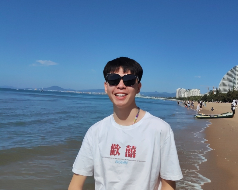 刘学州生前最后影像曝光?独自走在三亚街头,点一份小吃引人泪崩
