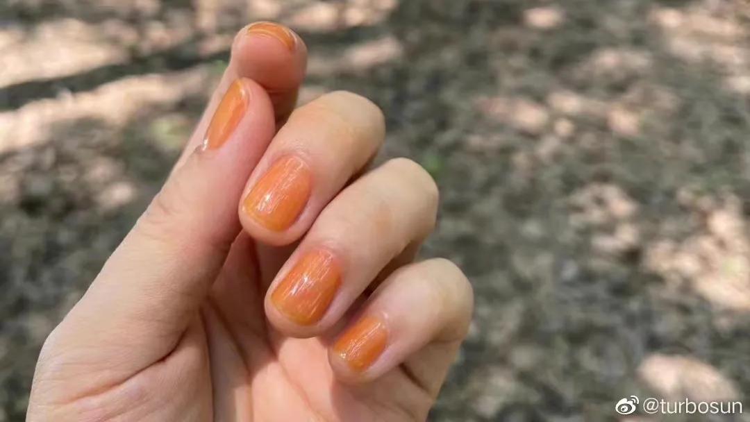 孙俪|孙俪的指甲油颜色，被网友笑到喷饭！网友们直呼：这是搞笑女吧！