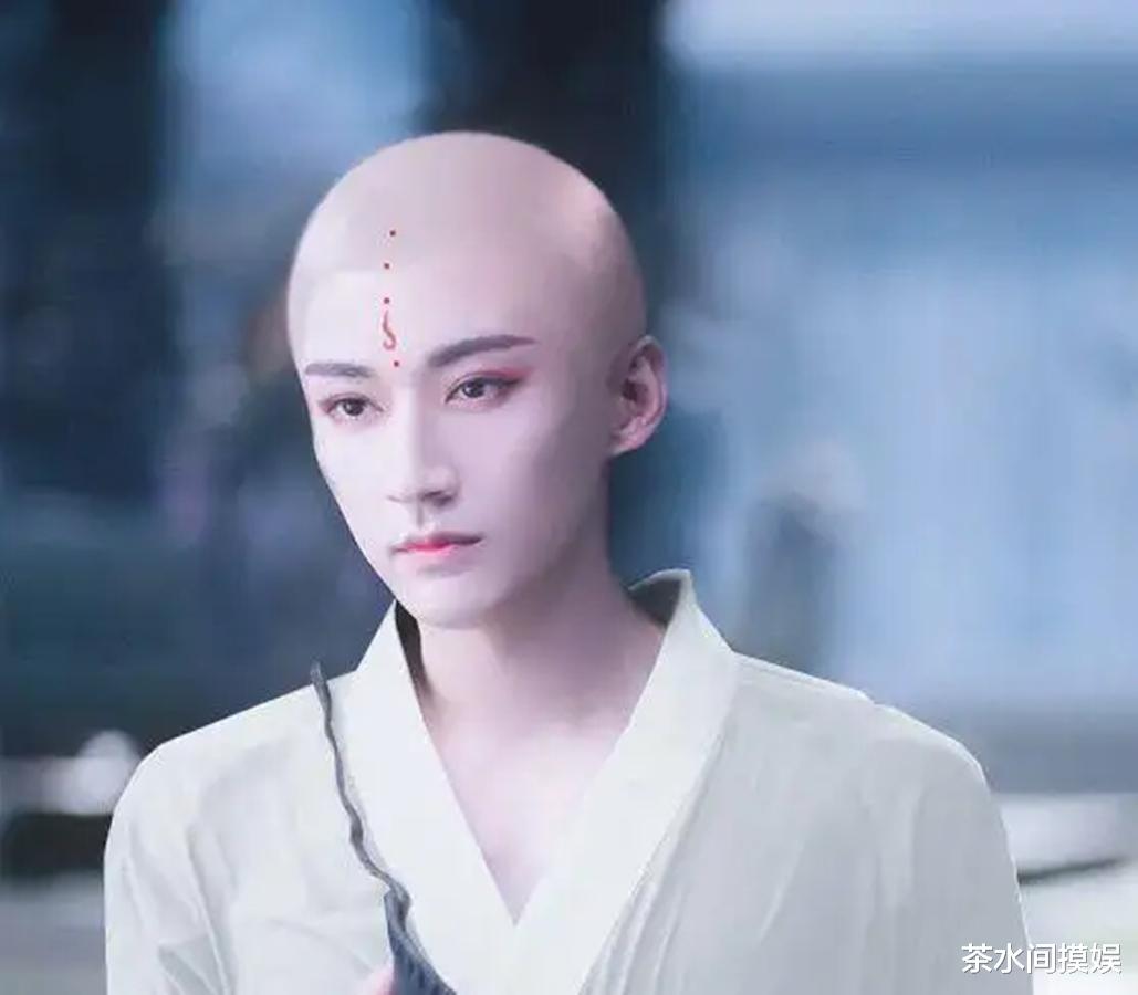 吴京|同是演和尚，怎么有人“人间真实”，有人却长发胡茬一个也不落？