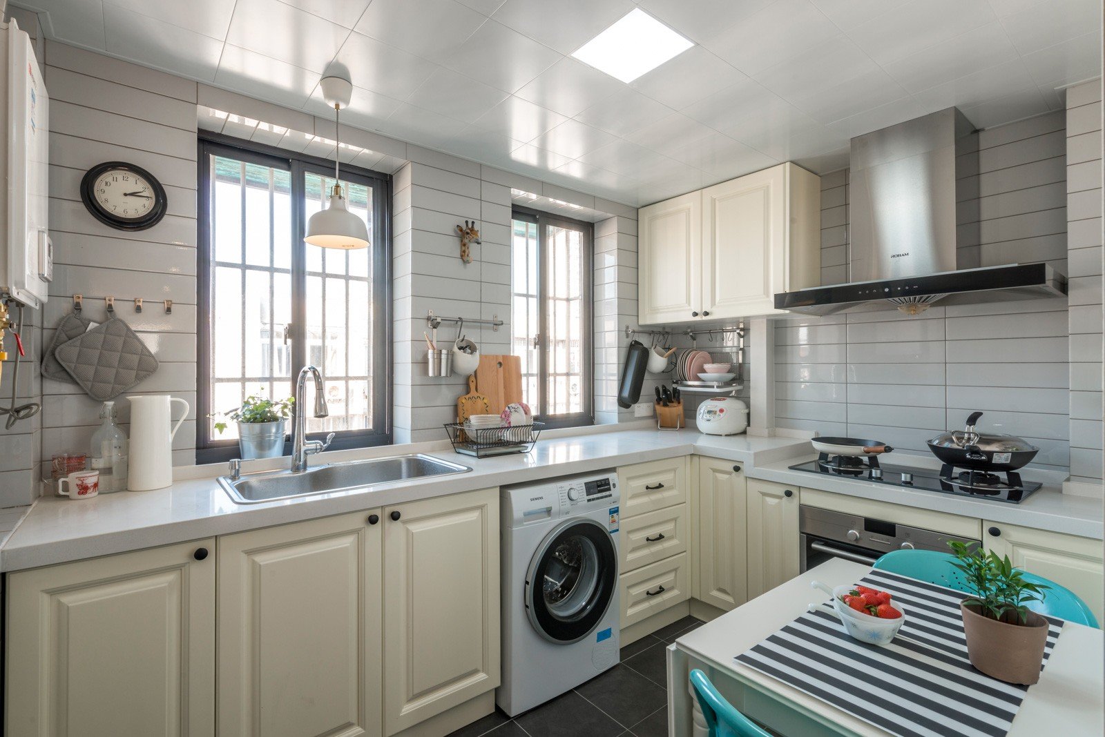 厨房排烟管怎样安装才少油烟?看老师傅的做法才明白错得多离谱!