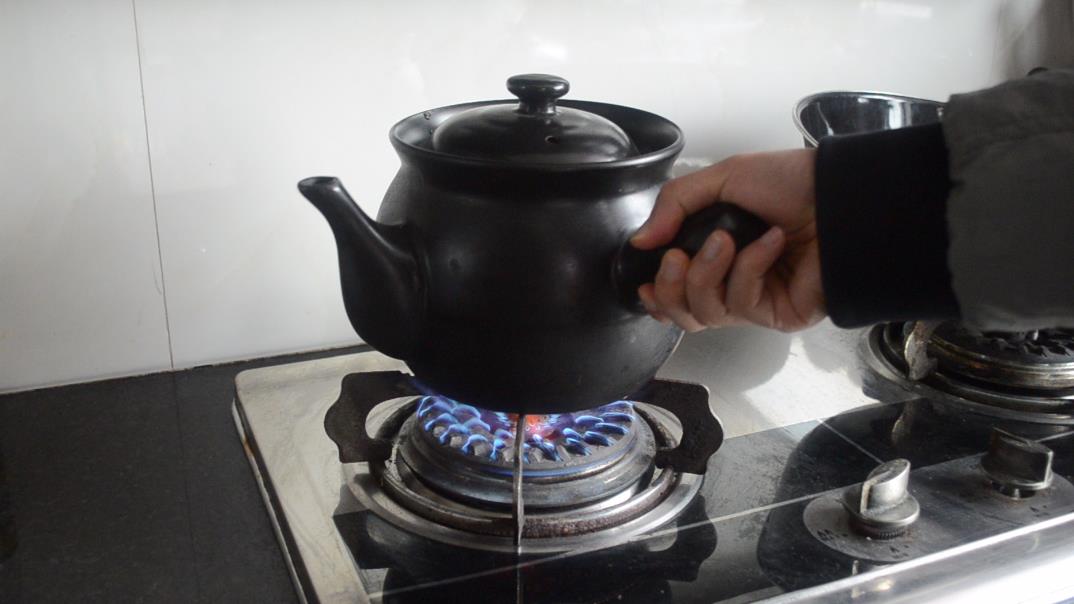 燃气灶的左边不能炒菜?我也是今天才知道,多亏燃气师傅的提醒