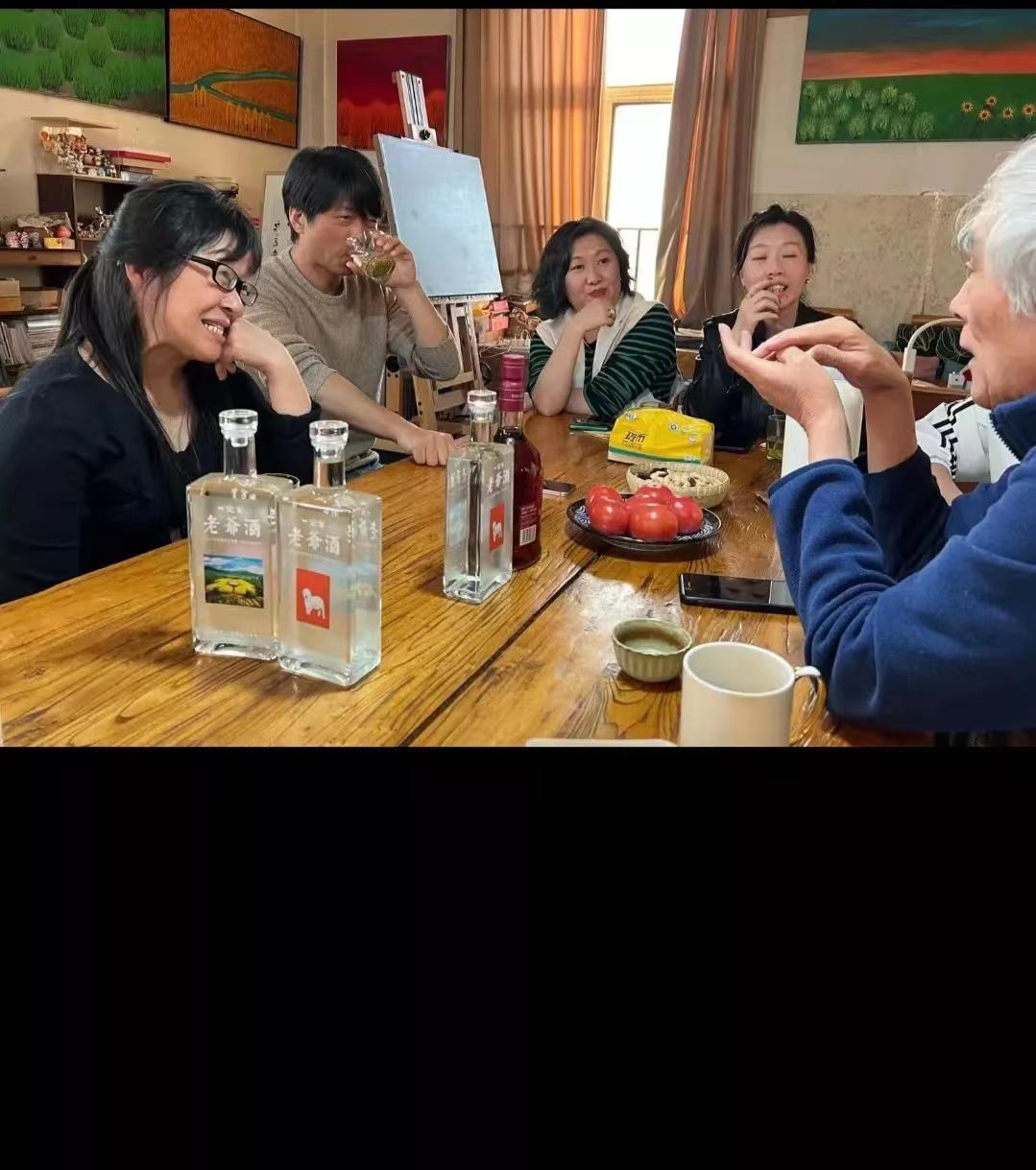 余秀华|俞敏洪对话余秀华,小男友全程陪伴遭无视,圈子不同不必强融