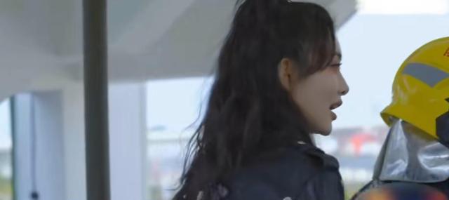 孟子义|张翰帮孟子义戴安全帽，中途闹笑话，观众希望两个人在一起