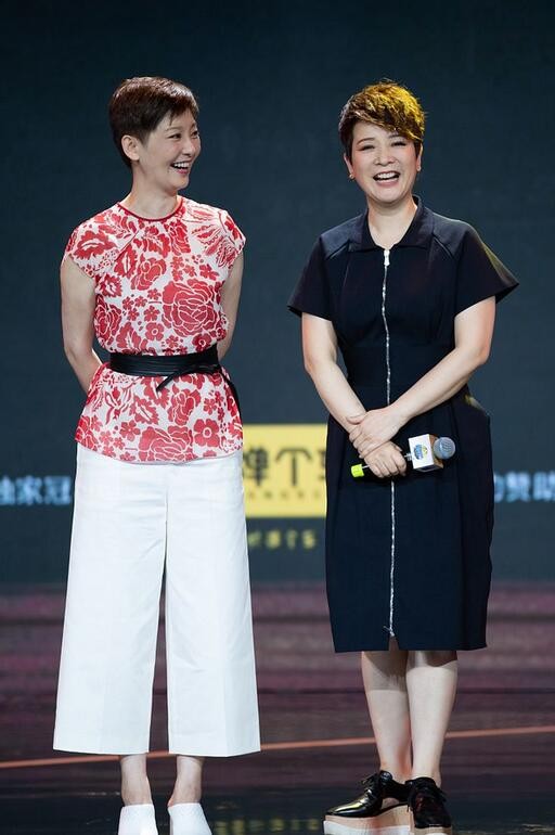 穿衣搭配 徐帆和陈小艺同样是短发气质却差很大,一个俗一个飒,穿搭很重要