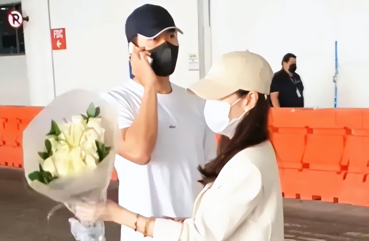 孙艺珍|孙艺珍夫妇温馨度蜜月，玄彬全程拿包似暖男，情侣极简风好飒