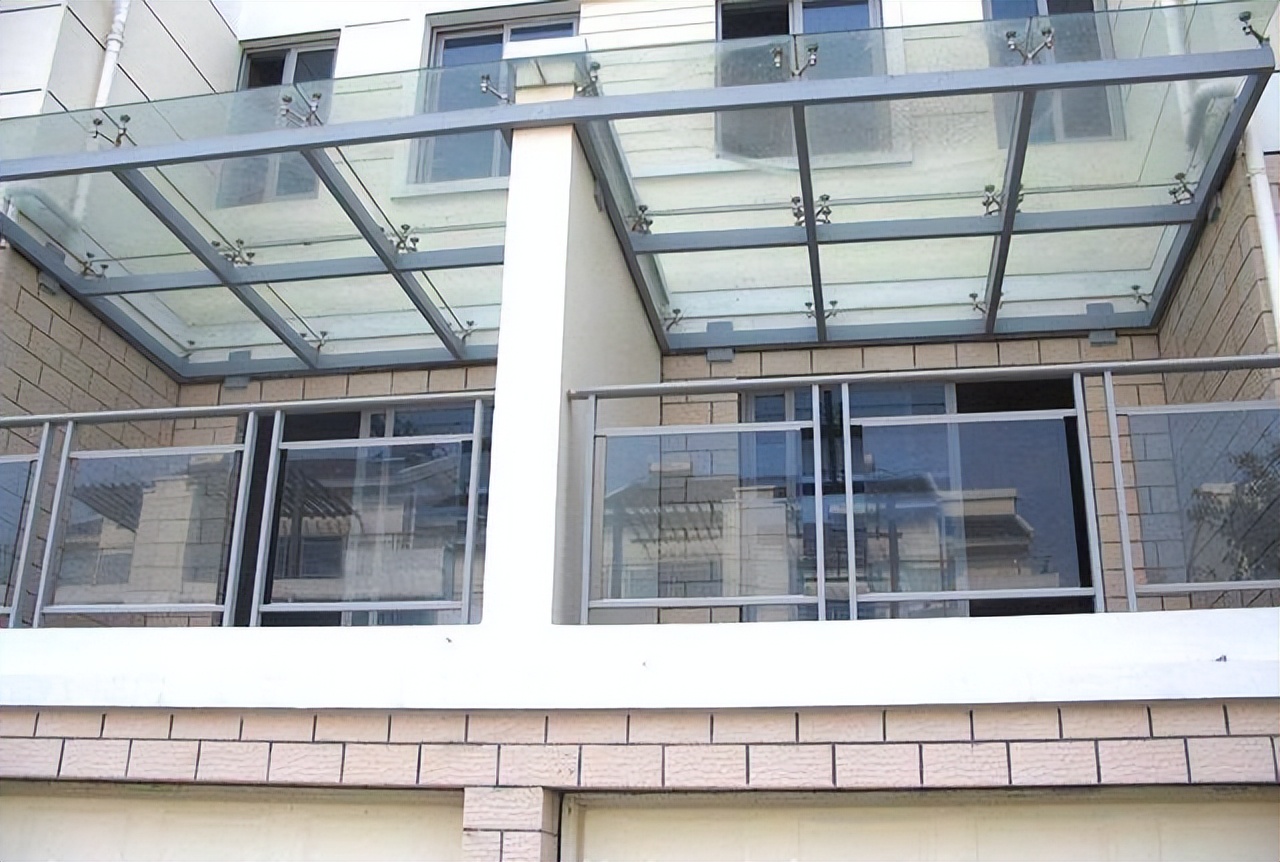 阳台万万别再装防盗网了,如今都流行装这种来代替,好看又实用