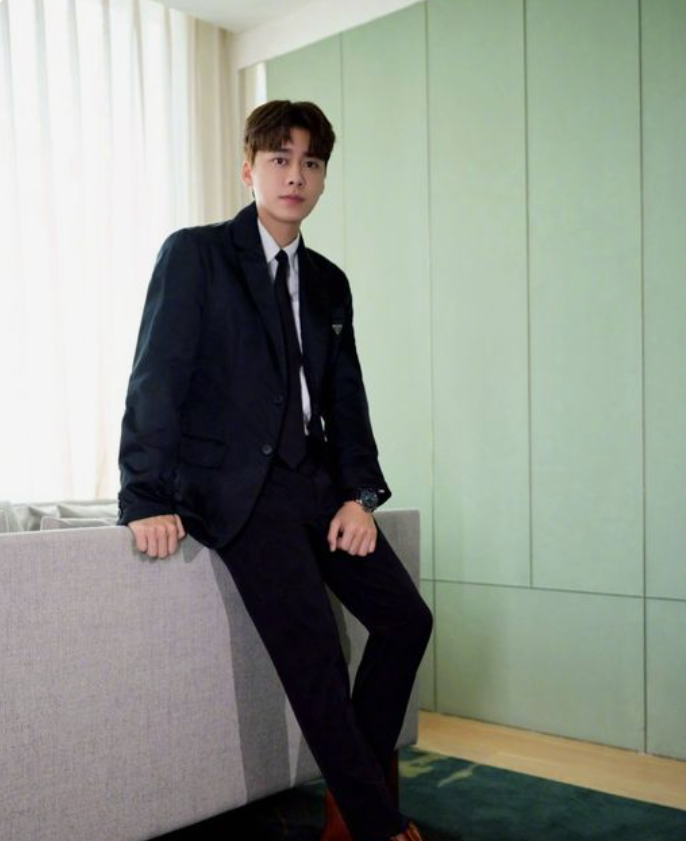 李易峰|李易峰:西装革履的帅气精英,帅气