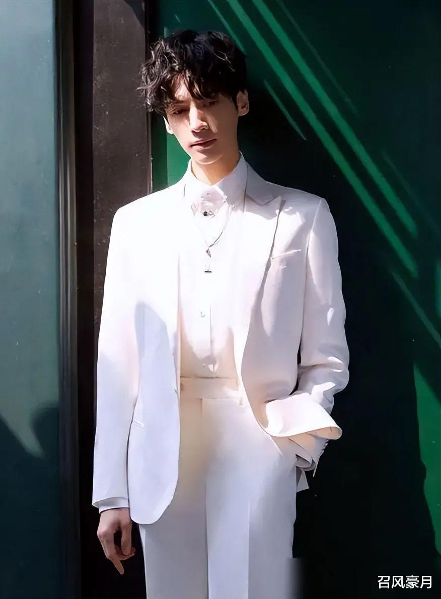 明星|那些身材“配不上”脸的明星，有人身材差却长得美