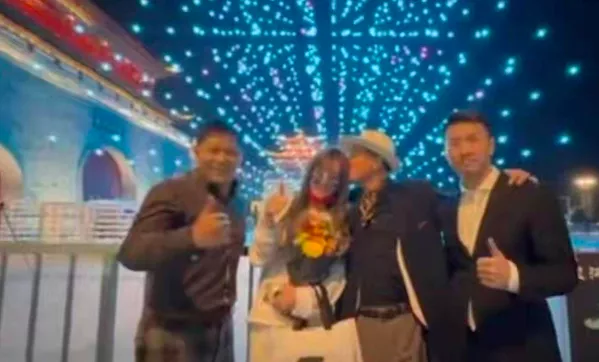 恬妞|这张照片,实锤了她出轨?