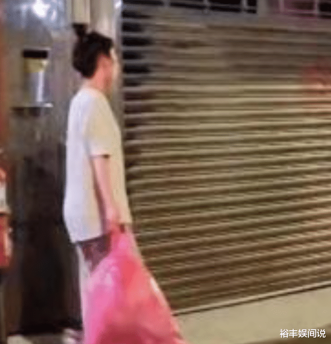 林瑞阳|林瑞阳大儿子与女友正式同居，两人拿垃圾外出，甜蜜搭背好恩爱