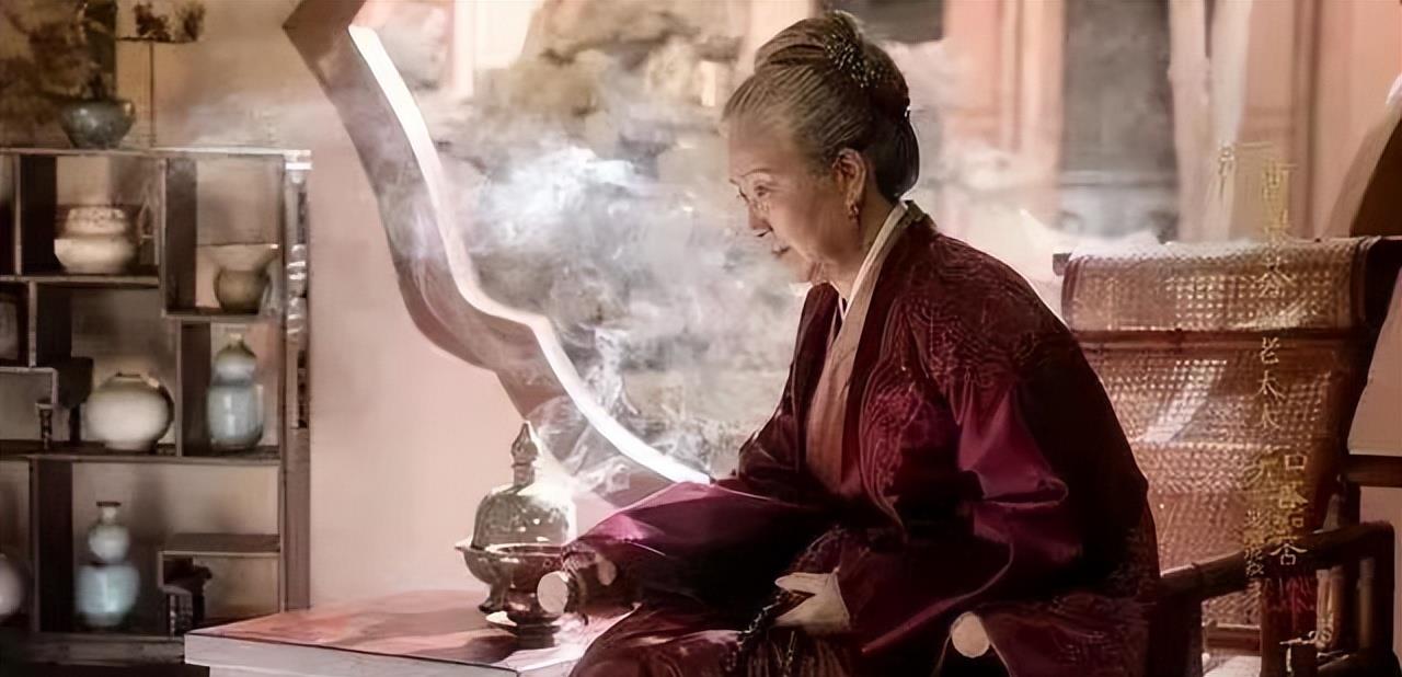 知否知否应是绿肥红瘦|《知否》明兰最不易察觉的那个“小动作”，值得每个人借鉴，真绝