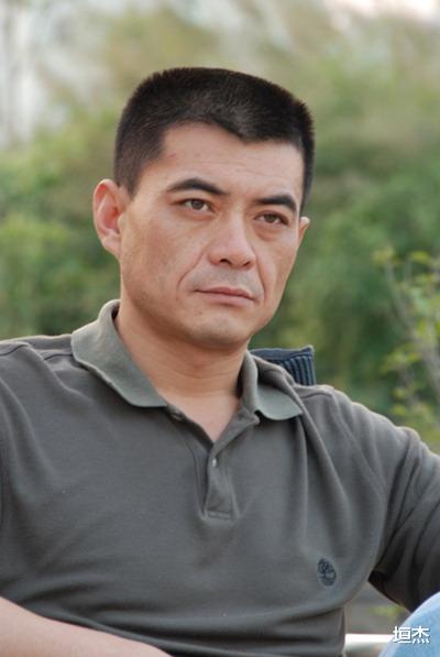 王新军|王新军：成名后抛妻弃子，把秦海璐宠成宝，前妻红了他糊了