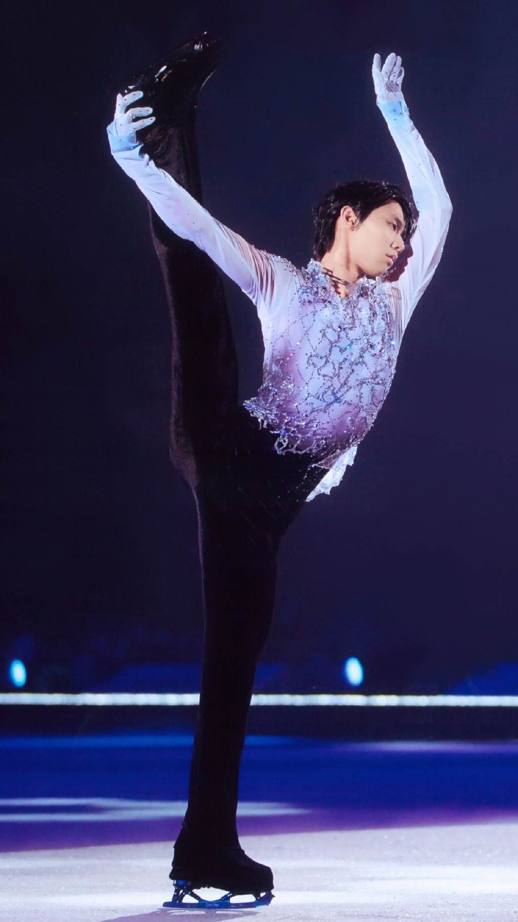 羽生结弦|时隔93天羽生结弦出现了!还是这个标志性的手势!怎么又变年轻了