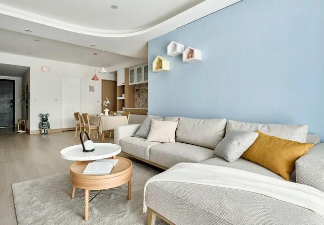 这对夫妻很有眼光,坚持极简主义,把房子装得简约又高级,晒晒