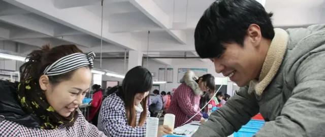 深圳工厂实录:漂亮女工人倒追男工人,实则是一场场露水姻缘