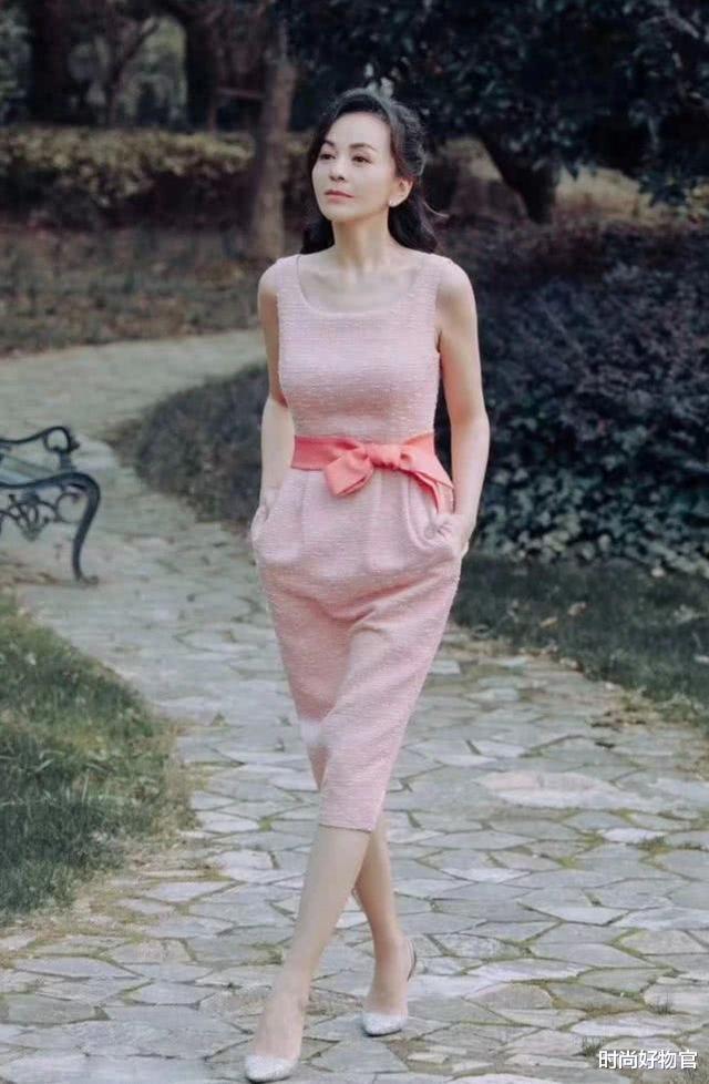 恭喜!钟丽缇大女儿即将出道,身材丰满欧美范十足,有望成选美冠军