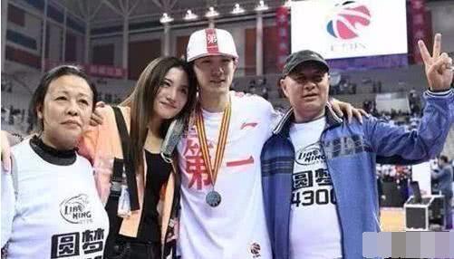 赵继伟|娇妻泪崩，27岁赵继伟收获FMVP，他能获得多少奖金？