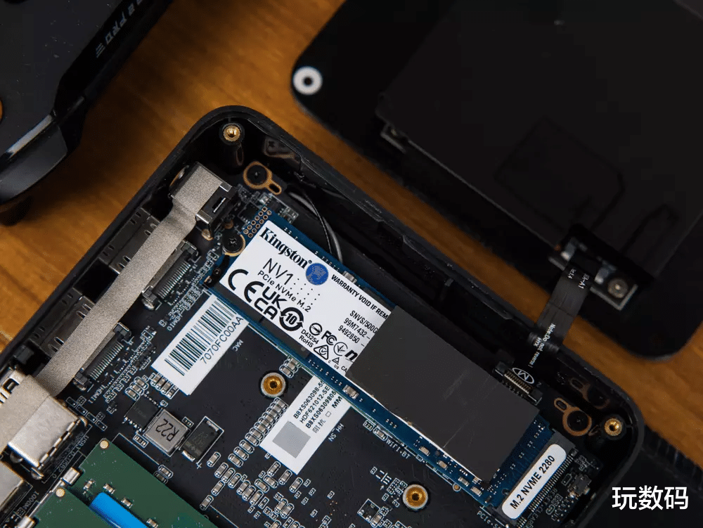 跑分|可以装进口袋的电脑，不到2K跑分超71万，迷你主机真的能行？