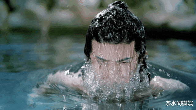 唐嫣|吃空气、假开车、骑假马、戴假肩胛骨，内娱明星拍戏有啥是真的？