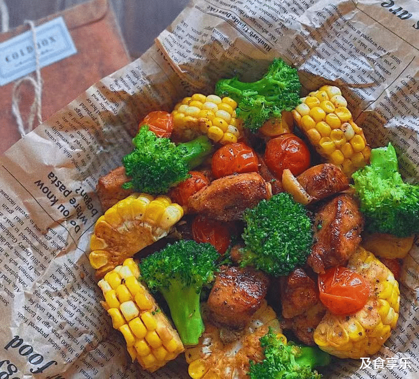 穿衣搭配 鸡胸肉烤时蔬,荤素搭配营养高,低脂低卡又美味,简单零失败