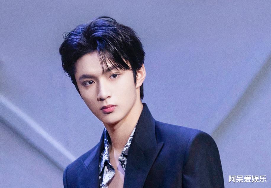 赵樱子|无限超越班：刘耀文并非是唯一力捧的对象，真“皇族”已浮出水面