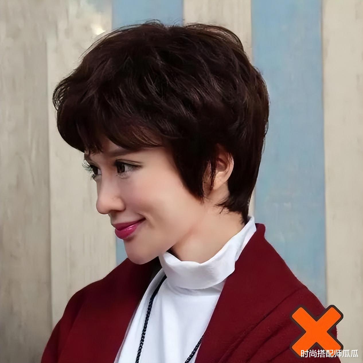 发型 上了年纪的女人，发型决定状态！建议远离这3种“显老发型”
