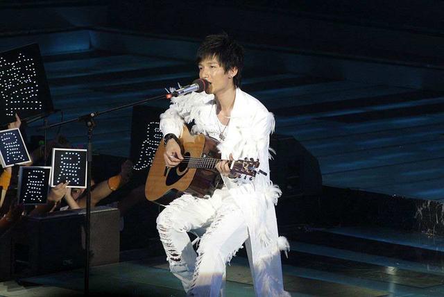 陈楚生|“227亿男孩”陈楚生：一次缺席“毁掉”半生，如今凭实力再翻红