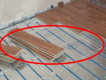 装地暖,铺“地板”好,还是“瓷砖”好,好多人选错,入住就后悔
