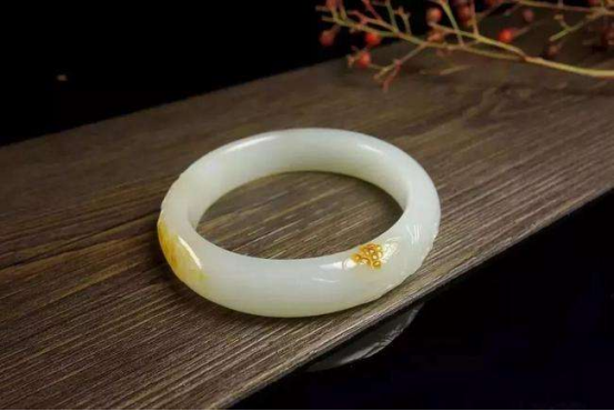 |你手上的玉镯没准儿是活的,玉的“灵”你知道多少?