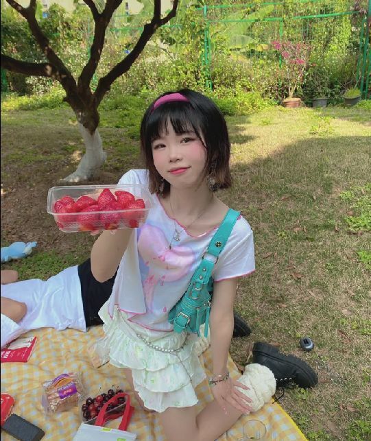 孙悦|孙卓姐弟周末野炊，孙辉充当摄影师，卓宝越发洋气不像18岁