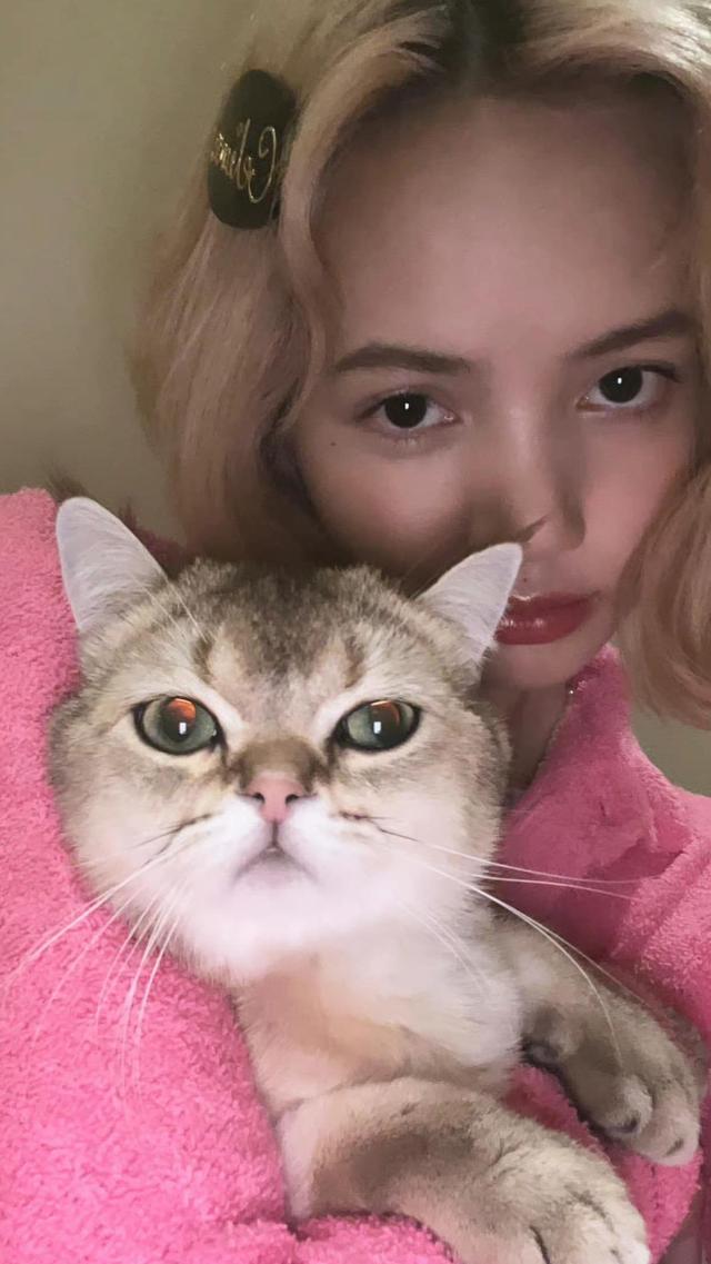 lisa Lisa“铁刘海”消失,晒新发型自拍被嘲,网友:请把刘海安回来