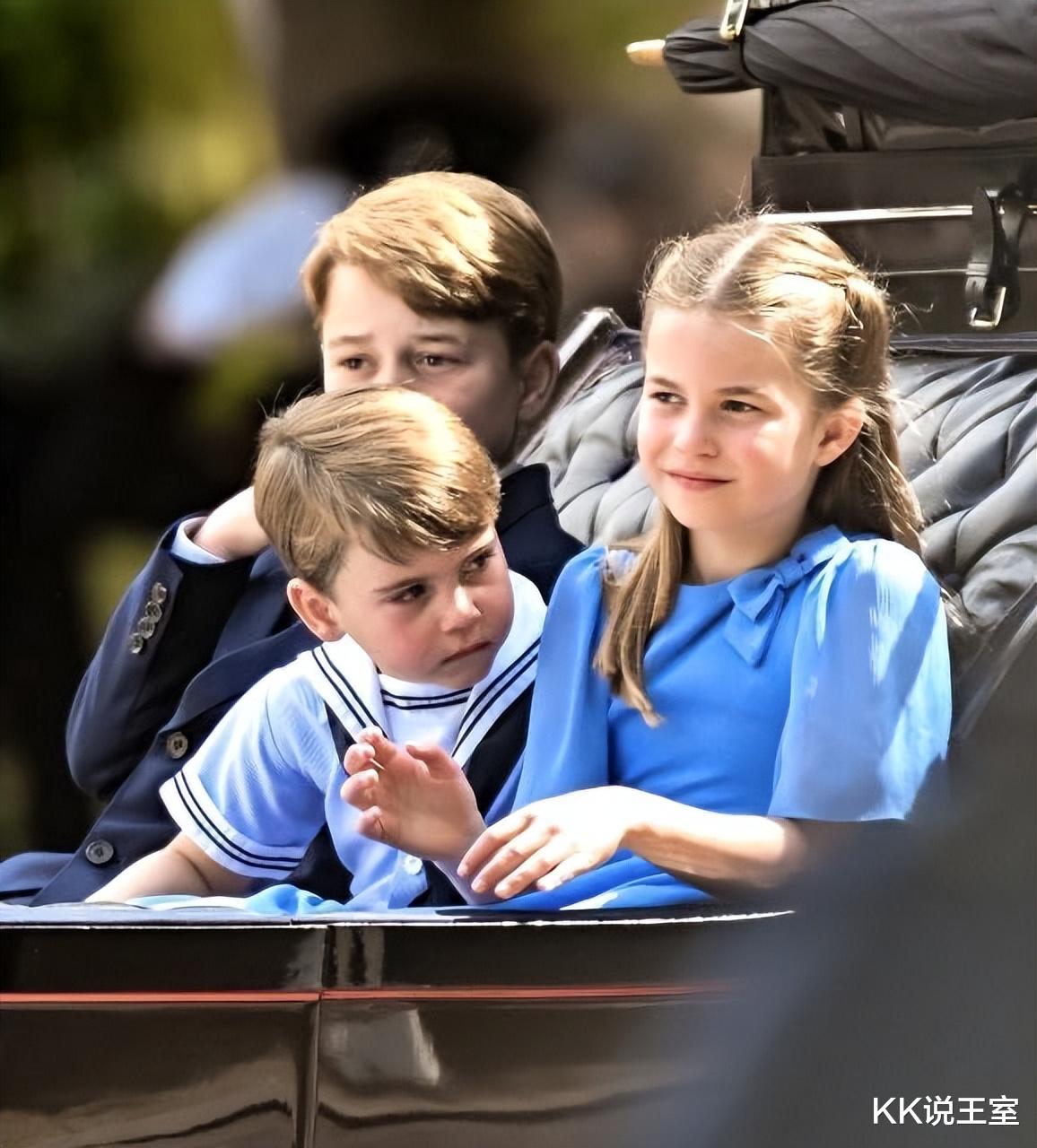 夏洛|路易做鬼脸可爱爆表!夏洛特展现大姐风范,按下弟弟激动的小手