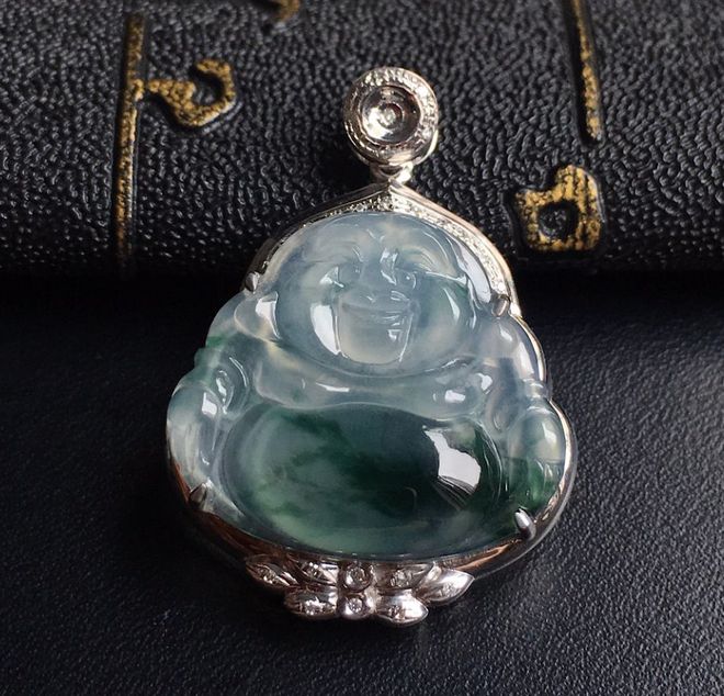 翡翠|同等质量的翡翠挂件,双面雕和单面雕有什么不同?