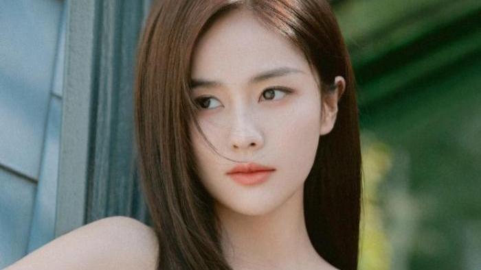 白鹿|白鹿穿白色低胸裙出席活动，性感而有风情，网友：被惊艳到了