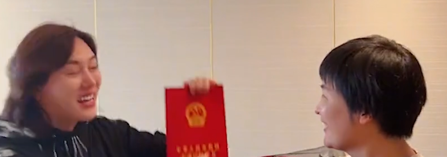 王红权|王红权星：2700万买巴林女儿红，翡翠海螺珠成堆，他到底有何背景？