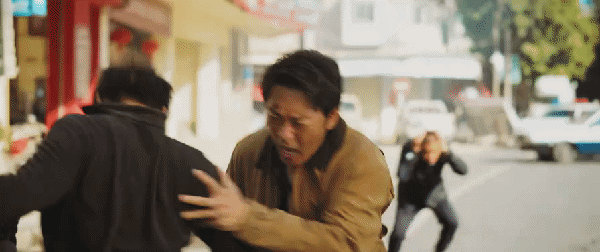 孔孝珍|一上映就拿下榜单第一,没想到,54岁邹兆龙又打出了一副“王炸”