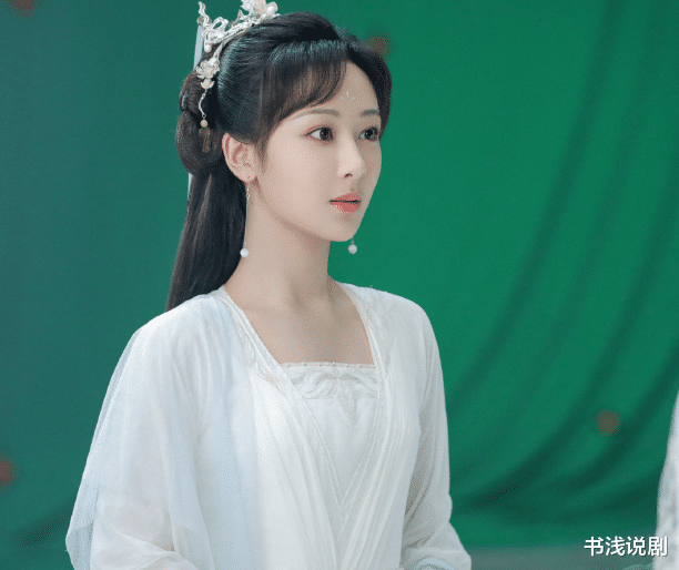 李嘉欣|同样是俏皮少女，把颜淡跟李薇放在一起看，差别出来了！