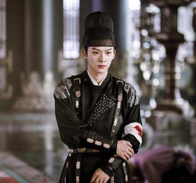 古装剧|求求了!古装剧男主们,去练练仪态吧