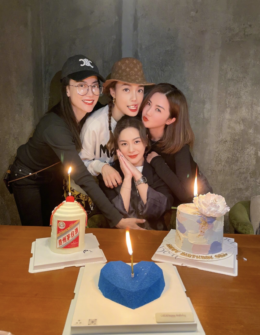 阿娇|阿Sa张韶涵零点为41岁阿娇庆生，阿娇被好姐妹夹击吻，笑容甜美