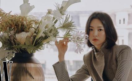 写真|人间FENDI！宋慧乔薄纱上衣秀白皙辣腿，2.8万粉丝狂刷爱心