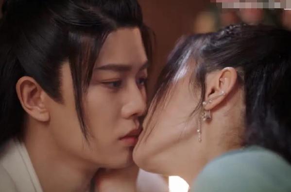 迪丽热巴|迪丽热巴纪云禾疯狂营销翻车,全员好评被质疑:热搜太多猪都能红