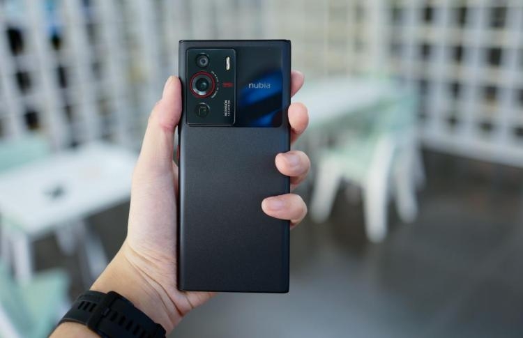 努比亚|国产骁龙8的“爆款”，首销斩获双冠军，仅售3399元