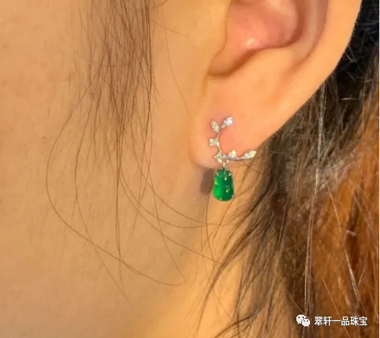 古钱币|翠轩一品-你知道圆脸、方脸怎么选翡翠耳饰吗?