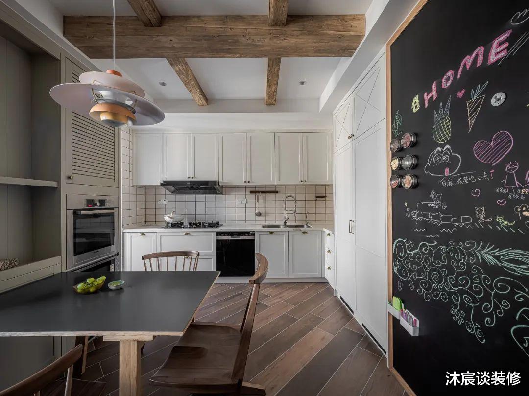 她花50W把150㎡装修好,客厅改成“横厅”很通透,朋友个个说好看