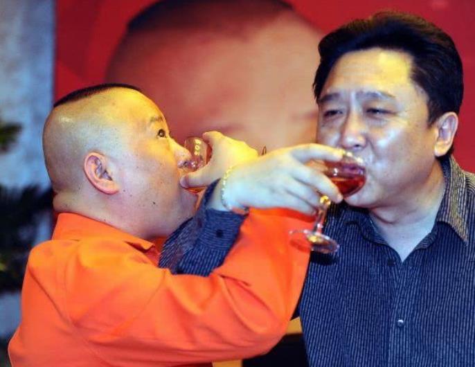 于谦|于谦醉酒版汾河湾有多野?烧饼猜完毕生灯谜,可把郭德纲急坏了