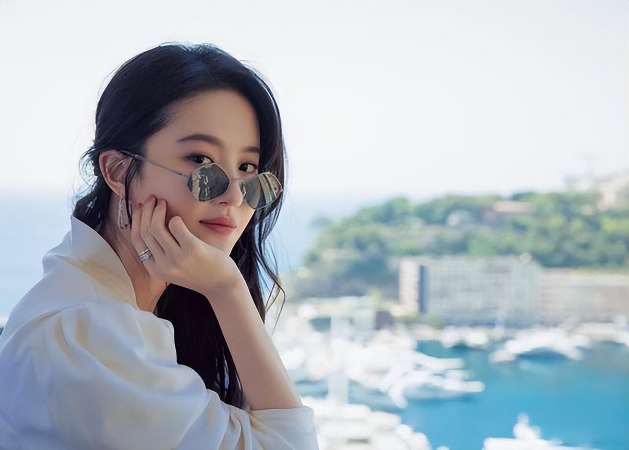 发型 为什么有人“扎头发”好看,有人“披头发”好看?主要参考这三点