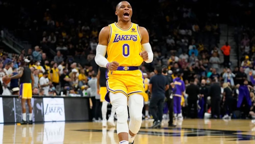 勒布朗·詹姆斯|NBA谁内线突破技术最好？艾弗森很强，而他的突破被研究了19年！